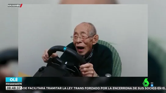 Un anciano vuelve a conducir gracias a su nieto Un anciano vuelve a conducir gracias a su nieto