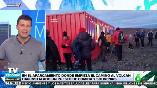 Tienda de souvenir, puesto de comida, baños portátiles... el volcán de Islandia se convierte en atracción turística Tienda de souvenir, puesto de comida, baños portátiles... el volcán de Islandia se convierte en atracción turística