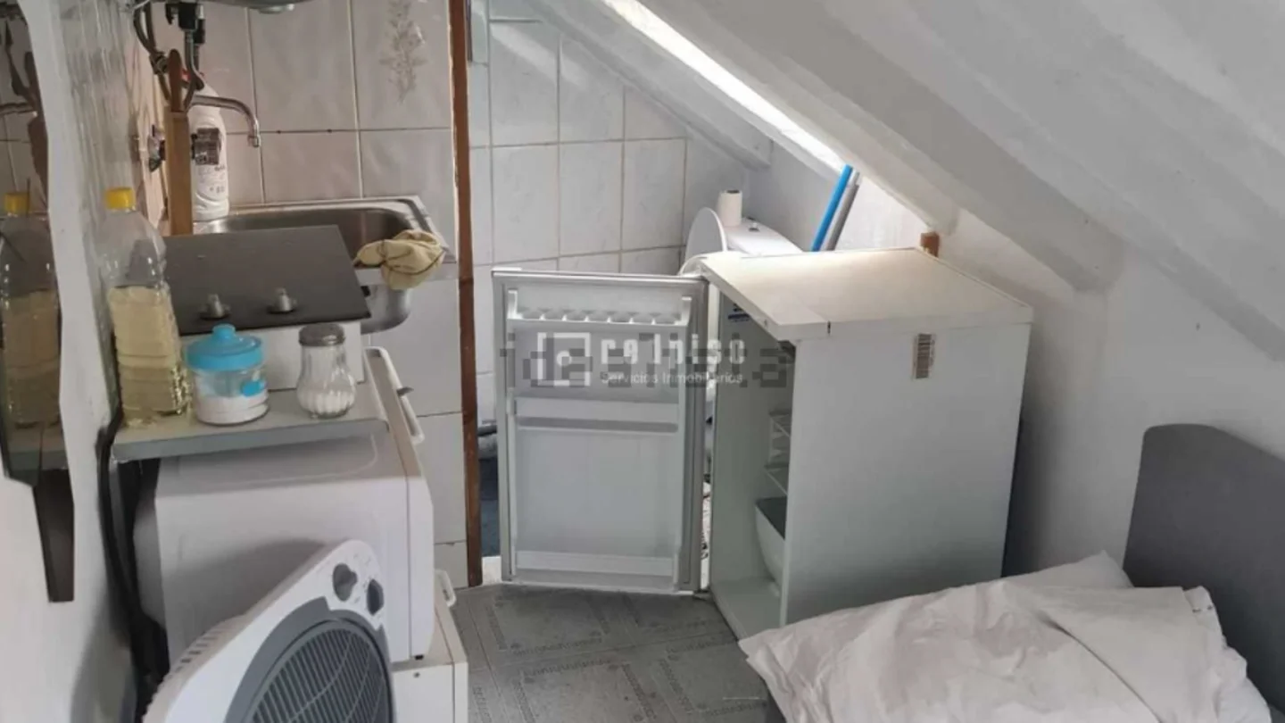 Se vende: Idealista cuelga la oferta de una buhardilla de cinco metros cuadrados habitables por 65.000 euros Se vende: Idealista cuelga la oferta de una buhardilla de cinco metros cuadrados habitables por 65.000 euros