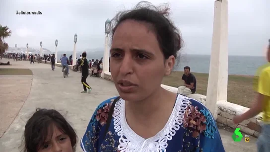 El terrible testimonio de una madre que intentó cruzar la frontera con sus dos hijos: "Los policías nos tiraban pelotas de tenis y espuma en los ojos" El terrible testimonio de una madre que intentó cruzar la frontera con sus dos hijos: "Los policías nos tiraban pelotas de tenis y espuma en los ojos"