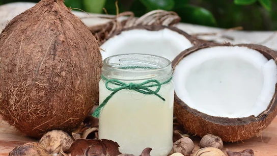 Para qué sirve el aceite de coco, cómo se usa y qué beneficios tiene Para qué sirve el aceite de coco, cómo se usa y qué beneficios tiene