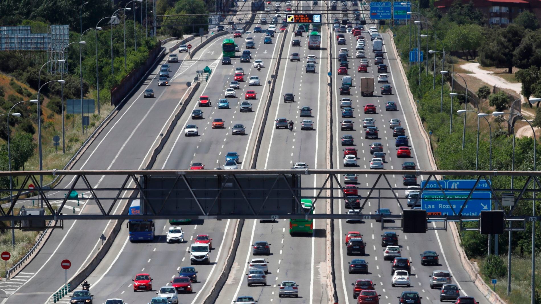 Estado del tr&aacute;fico en la A6, carretera de A Coru&ntilde;a, durante el primer viernes tras el estado de alarma