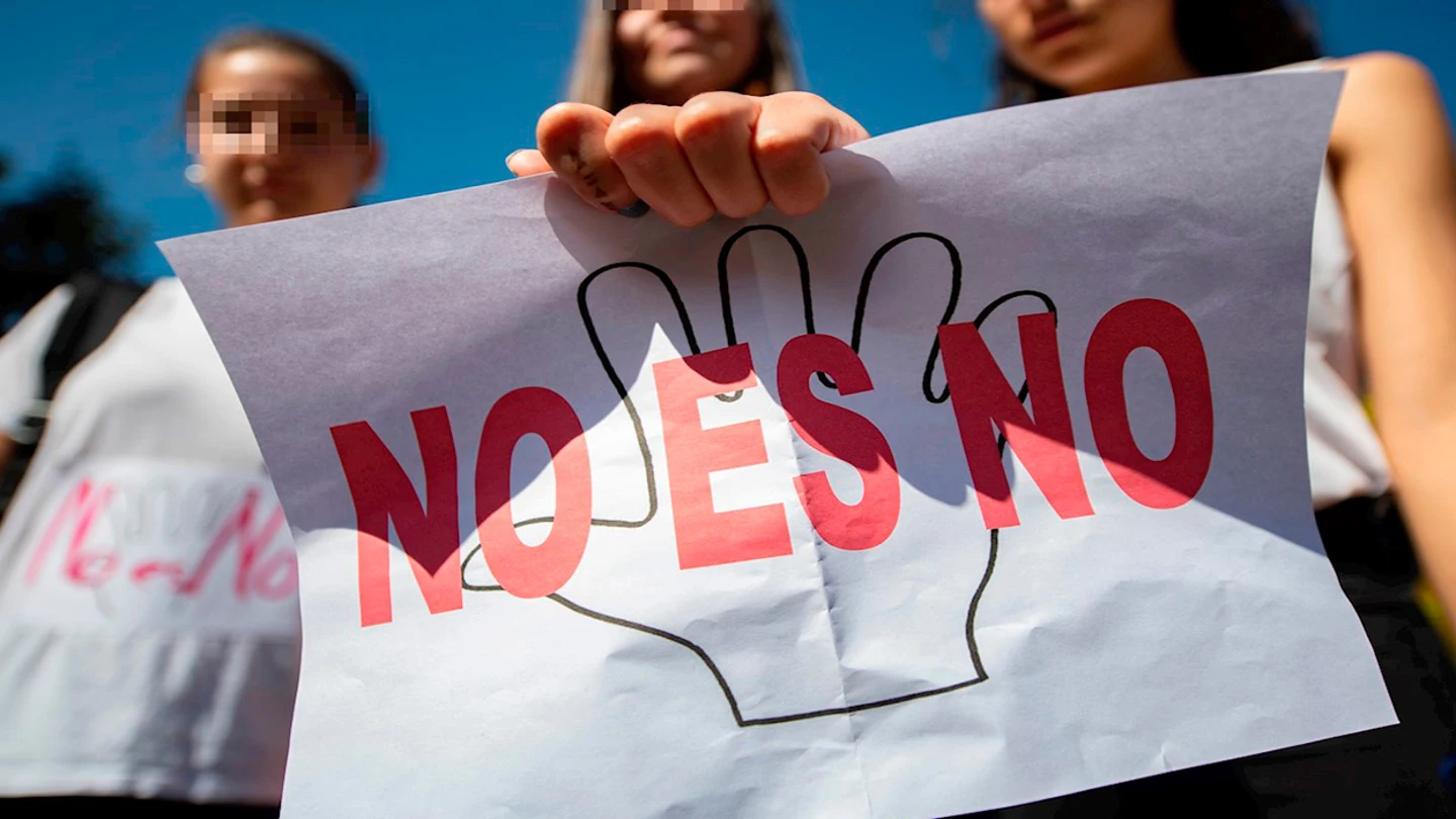 Fotografía de archivo de una manifestación en repulsa a la violencia machista Fotografía de archivo de una manifestación en repulsa a la violencia machista