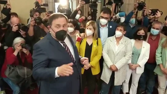 Junqueras a la investidura de Aragonés en el Parlament entre aplausos: "Estoy muy contento" Junqueras a la investidura de Aragonés en el Parlament entre aplausos: "Estoy muy contento"