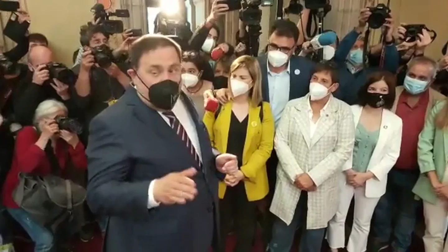 Junqueras a la investidura de Aragonés en el Parlament entre aplausos: "Estoy muy contento" Junqueras a la investidura de Aragonés en el Parlament entre aplausos: "Estoy muy contento"