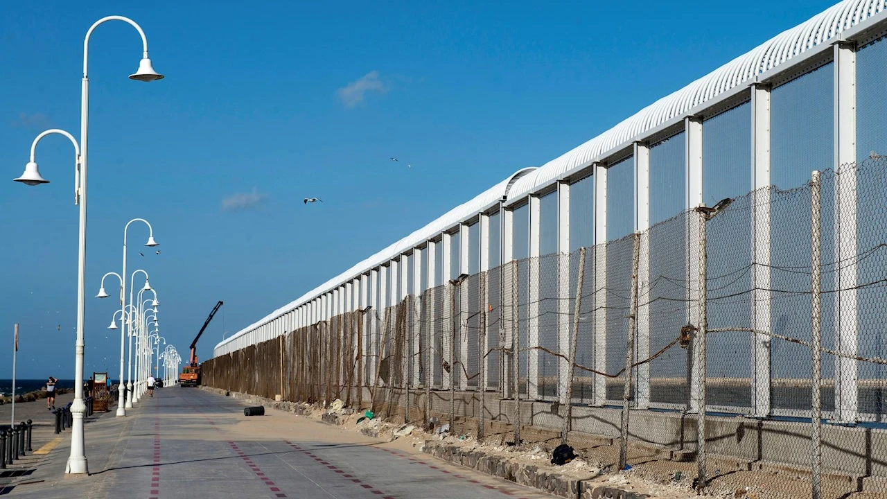 Imagen de la valla fronteriza instalada en Melilla (Archivo)