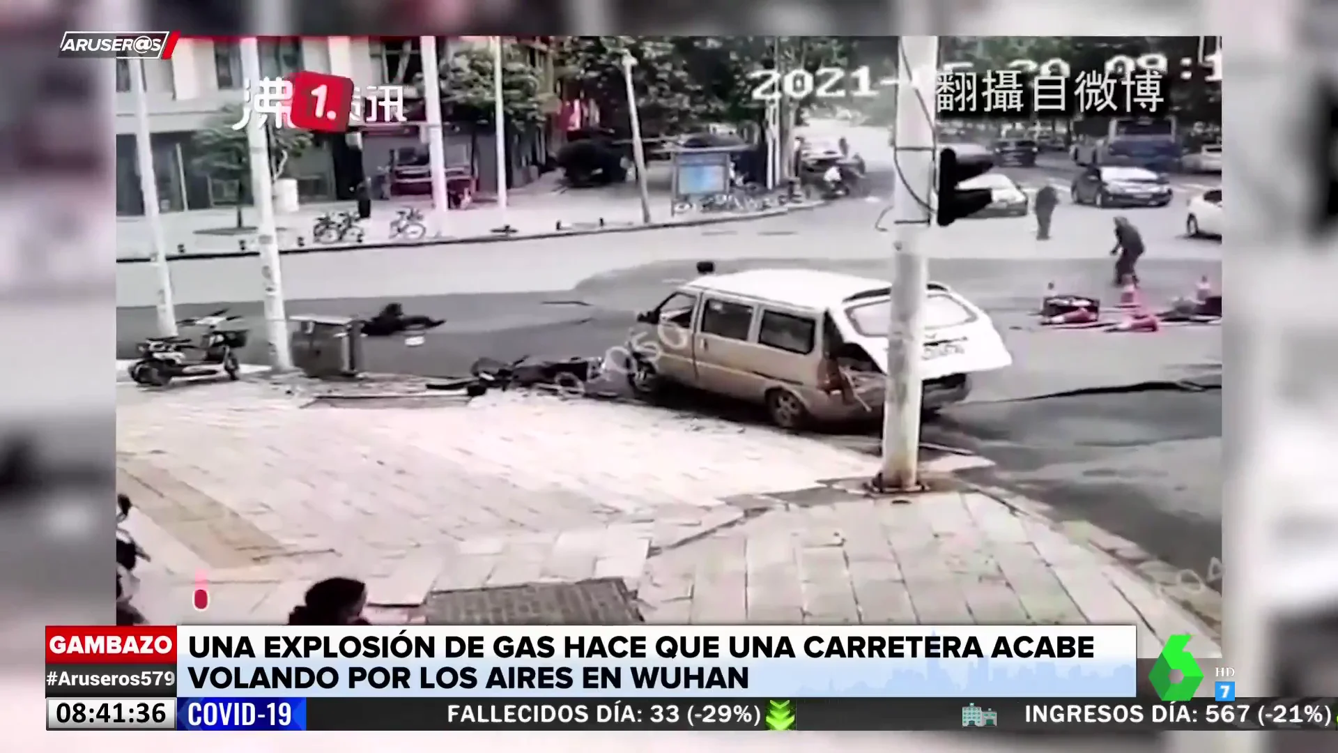 El momento en el que una carretera salta por los aires por una explosión de gas