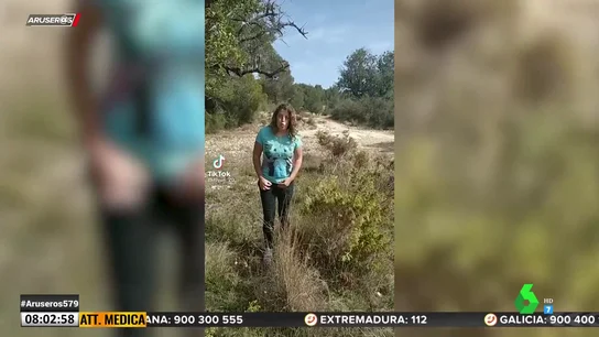 El surrealista truco de una joven para buscar ayuda si te pierdes en el campo El surrealista truco de una joven para buscar ayuda si te pierdes en el campo