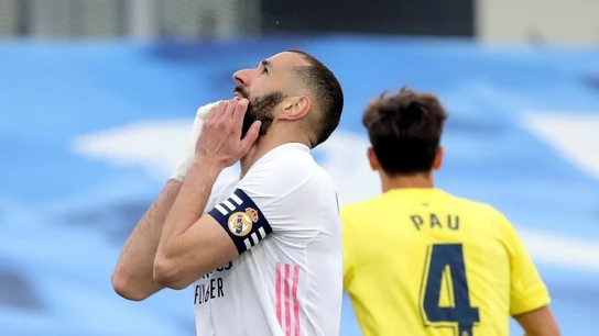 Karim Benzema mira al cielo Karim Benzema mira al cielo