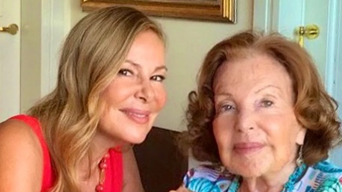 Ana García Obregón junto a su madre, Ana Obregón Ana García Obregón junto a su madre, Ana Obregón