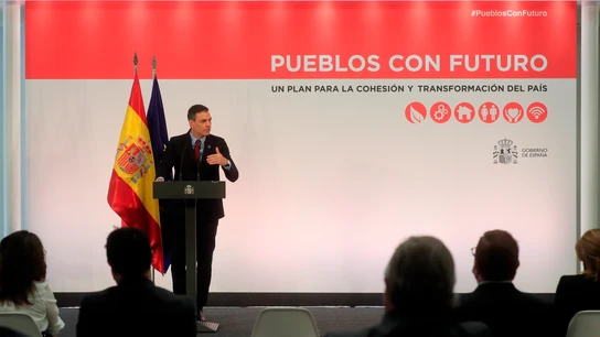 El presidente del Gobierno, Pedro Sánchez, durante la presentación de la iniciativa "Pueblos con futuro" El presidente del Gobierno, Pedro Sánchez, durante la presentación de la iniciativa "Pueblos con futuro"