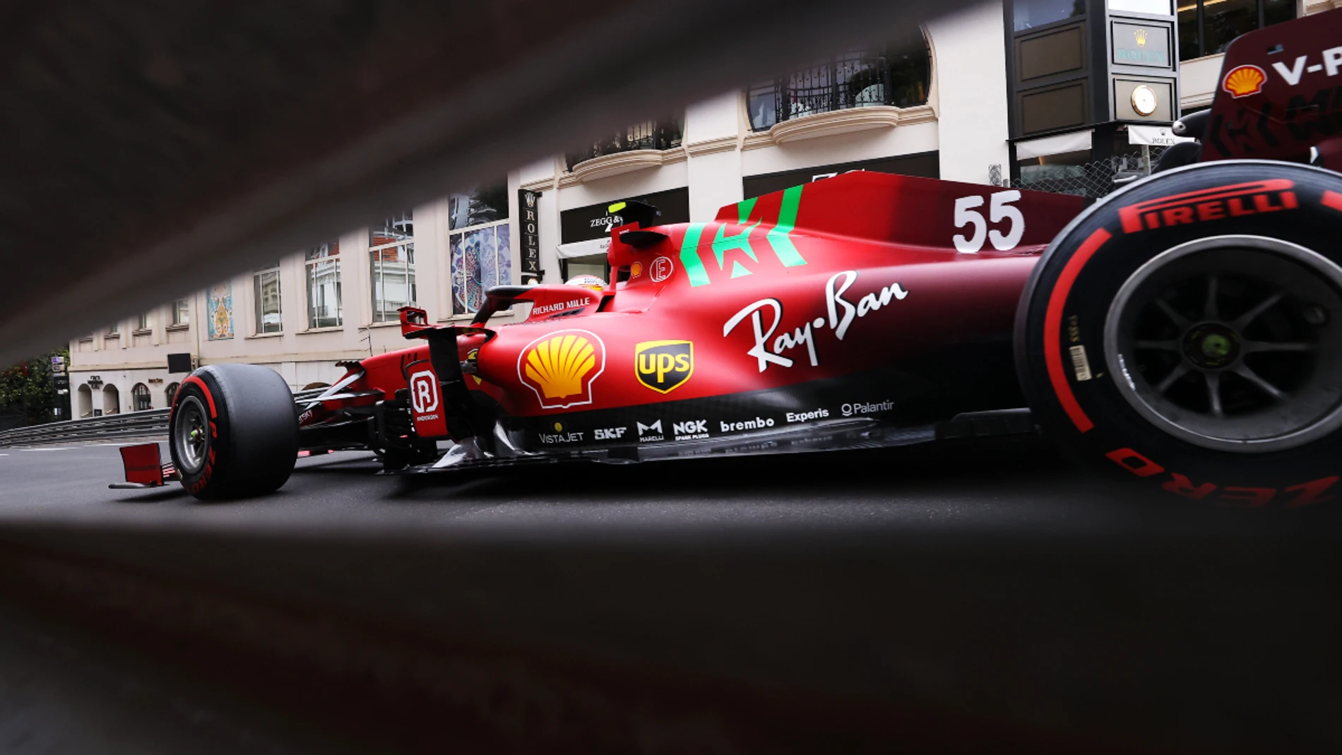 Carlos Sainz, con el Ferrari en Mónaco