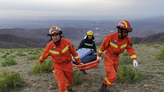 Al menos 21 personas mueren de hipotermia durante una carrera de montaña en China Al menos 21 personas mueren de hipotermia durante una carrera de montaña en China