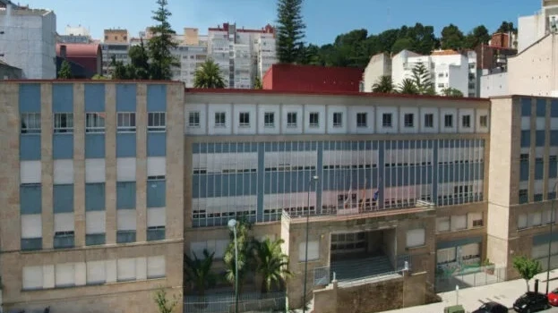 Fachada del colegio El Pilar, de los maristas de Vigo