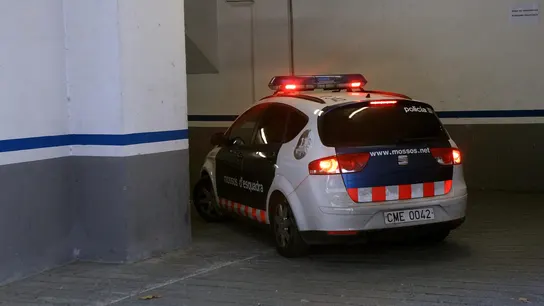 Asesinan a tiros a un hombre en Barcelona y los autores huyen en una moto Asesinan a tiros a un hombre en Barcelona y los autores huyen en una moto