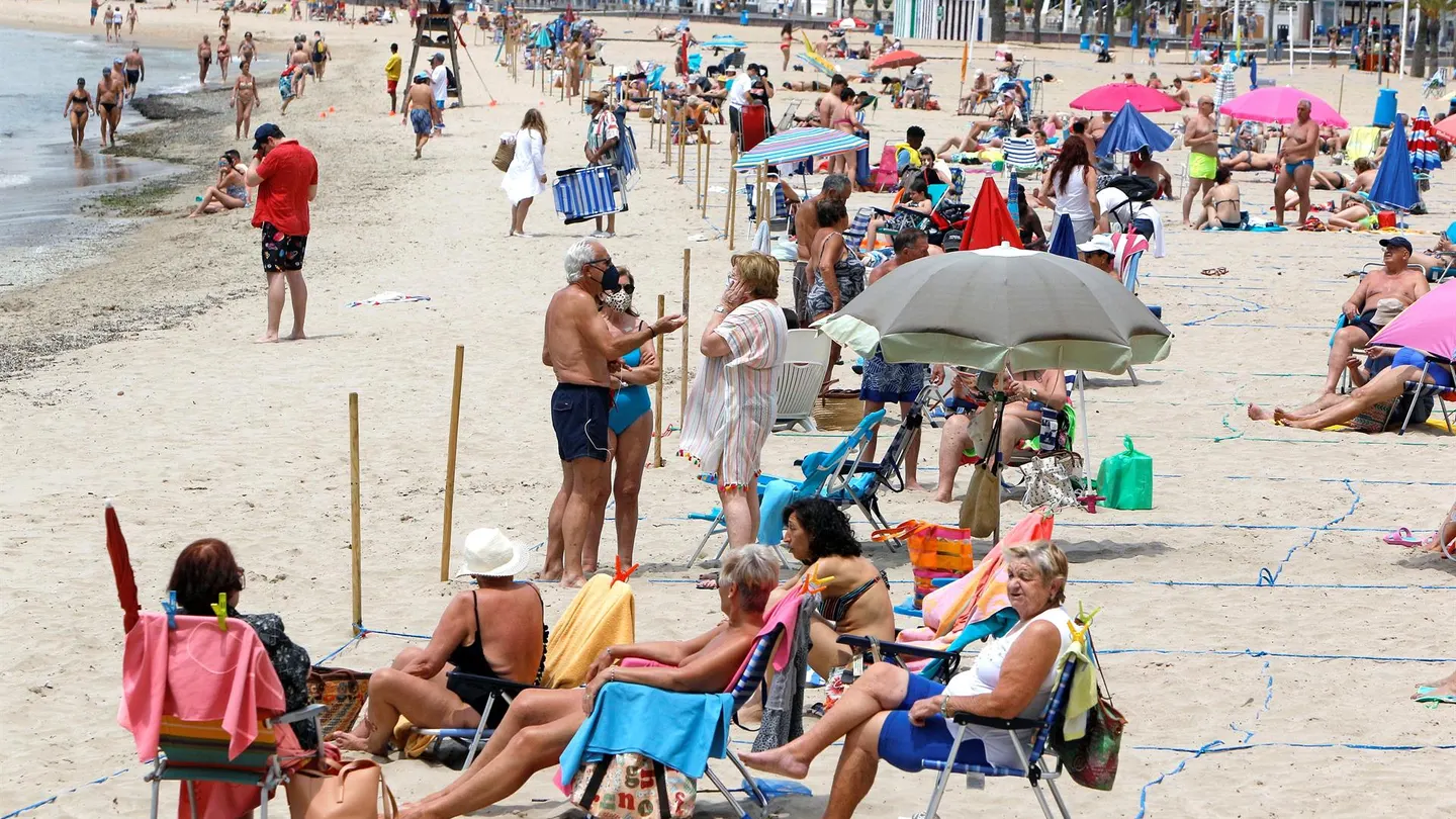 Bono turístico para viajar a la Comunidad Valenciana este verano: cómo solicitarlo Playa de Levante de Benidorm (Archivo)