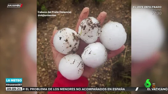 La fuerte granizada que cayó en Requena (Valencia): bolas de hielo como pelotas de golf La fuerte granizada que cayó en Requena (Valencia): bolas de hielo como pelotas de golf