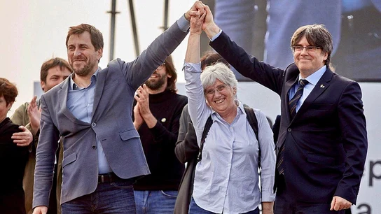 En la foto, Toni Comín, Clara Posantí y Carles Puigdemont En la foto, Toni Comín, Clara Posantí y Carles Puigdemont