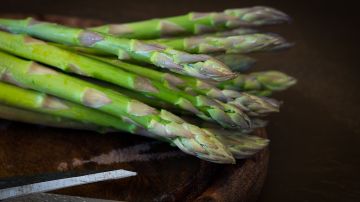 Una receta de espárragos gratinados "se cuela" en el BOE de Bélgica