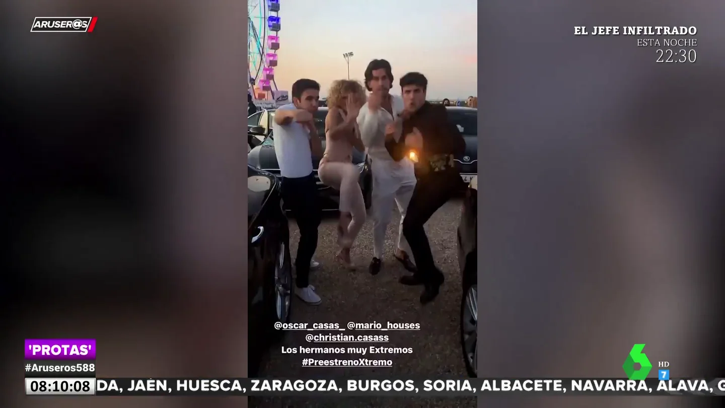 La familia de Óscar Casas la lía en el preestreno de 'Xtremo', su nueva película La familia de Óscar Casas la lía en el preestreno de 'Xtremo', su nueva película