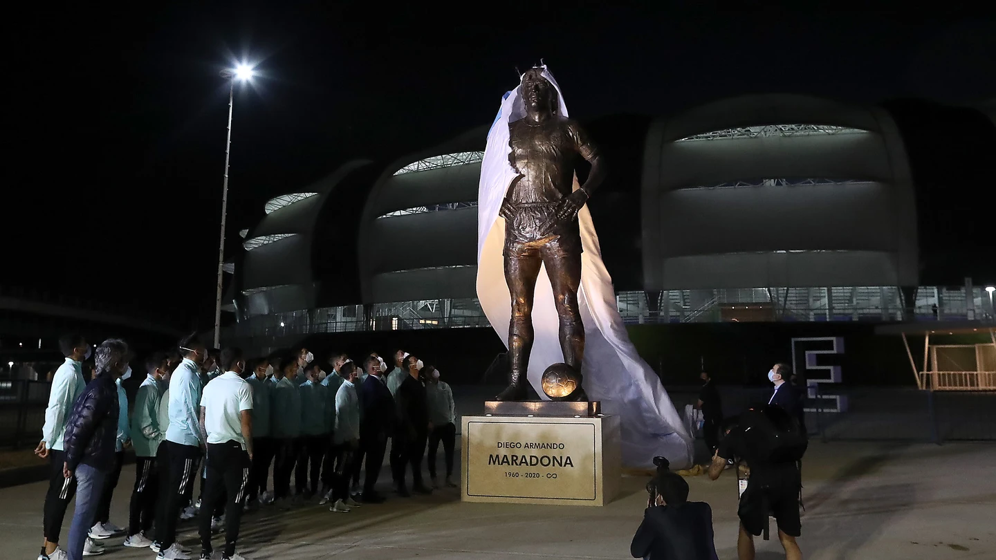 Estatua de Maradona en Argentina Estatua de Maradona en Argentina