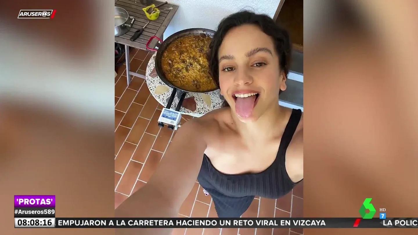 Rosalía sorprende a sus seguidores con su receta de la paella valenciana Rosalía sorprende a sus seguidores con su receta de la paella valenciana
