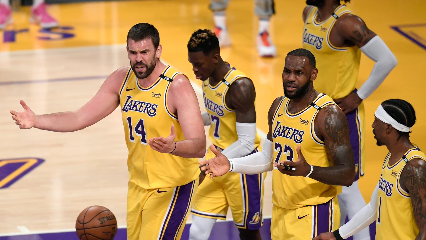 Los Lakers durante el sexto partido de la primera ronda contra los Phoenix Suns. Los Lakers durante el sexto partido de la primera ronda contra los Phoenix Suns.