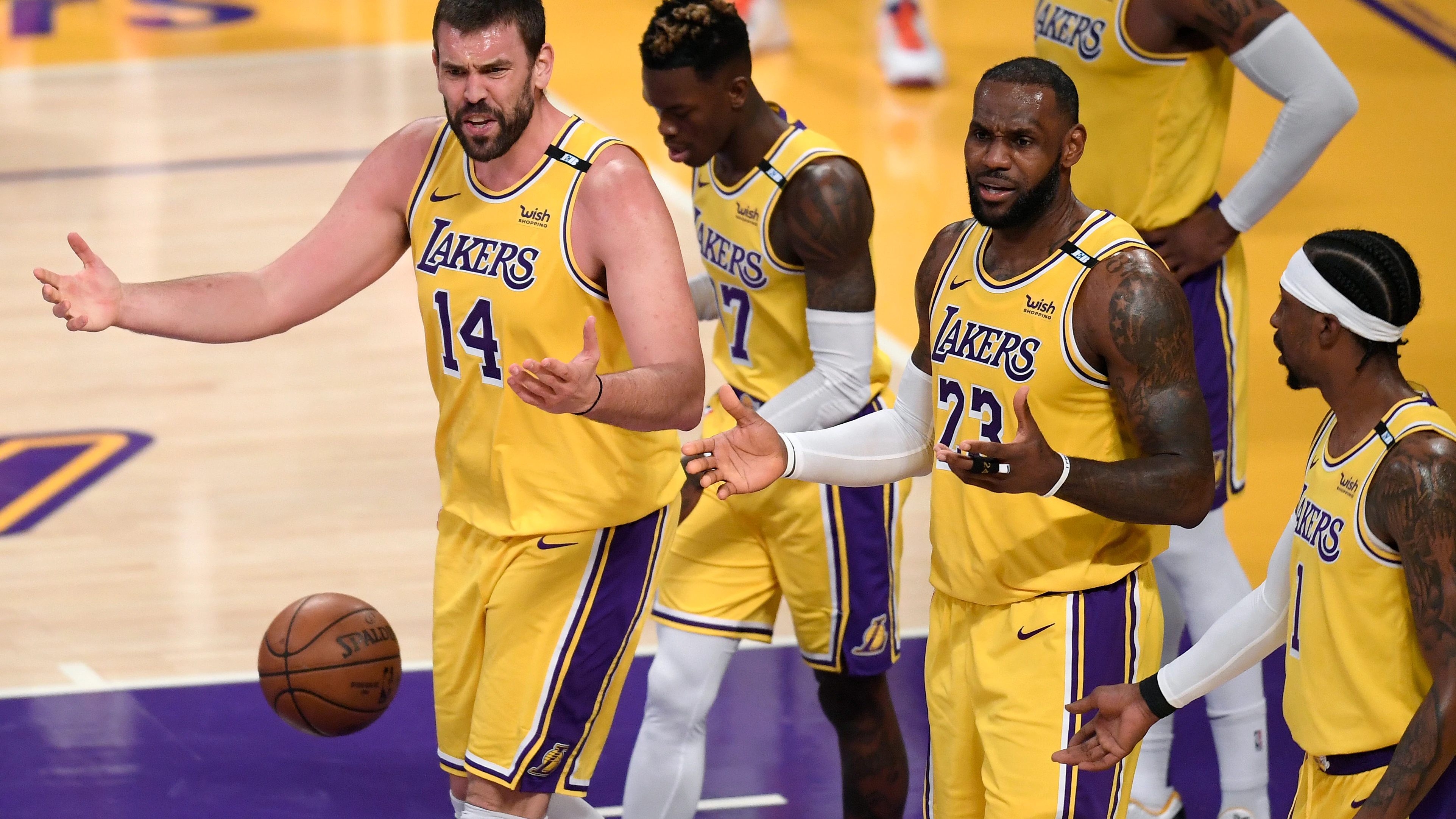 Los Lakers durante el sexto partido de la primera ronda contra los Phoenix Suns.