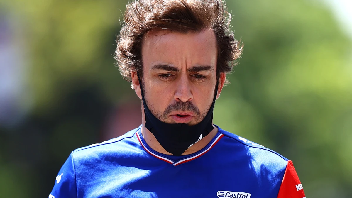 Fernando Alonso, en el paddock