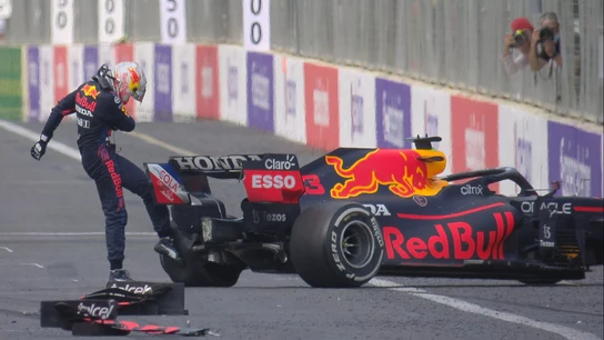 Max Verstappen patea su coche Max Verstappen patea su coche