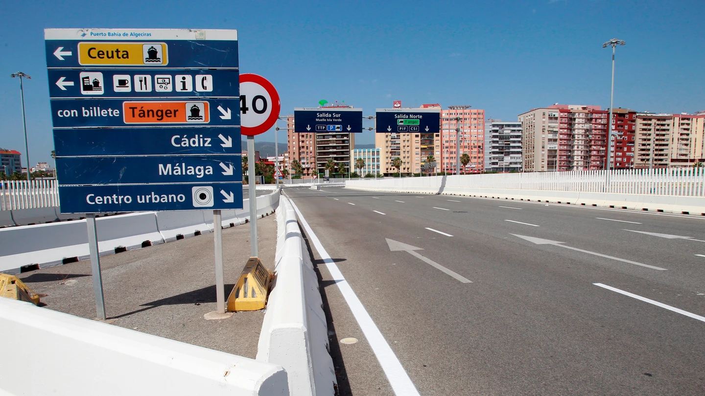 Acceso al puerto de Algeciras (Cádiz) sin tráfico Acceso al puerto de Algeciras (Cádiz) sin tráfico