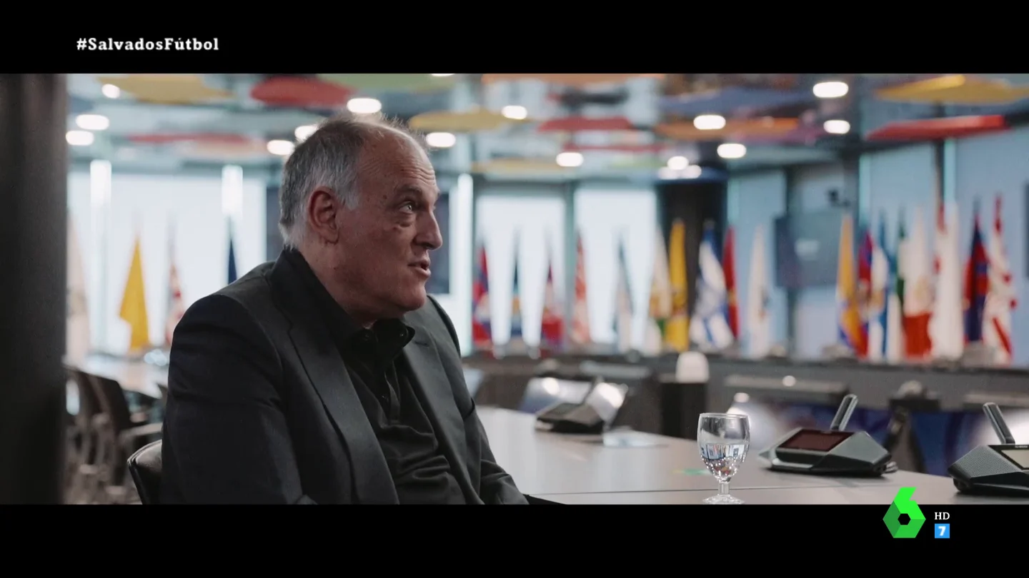Javier Tebas niega que LaLiga esté arruinada y arremete contra Florentino Pérez: "Está descentrado, incurre en muchas contradicciones" Javier Tebas niega que LaLiga esté arruinada y arremete contra Florentino Pérez: "Está descentrado, incurre en muchas contradicciones"
