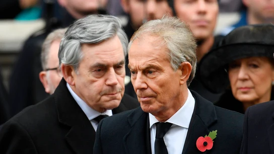 Los exprimeros ministros británicos Gordon Brown y Tony Blair en un acto, que apoyan la iniciativa de Save the Children Brown
