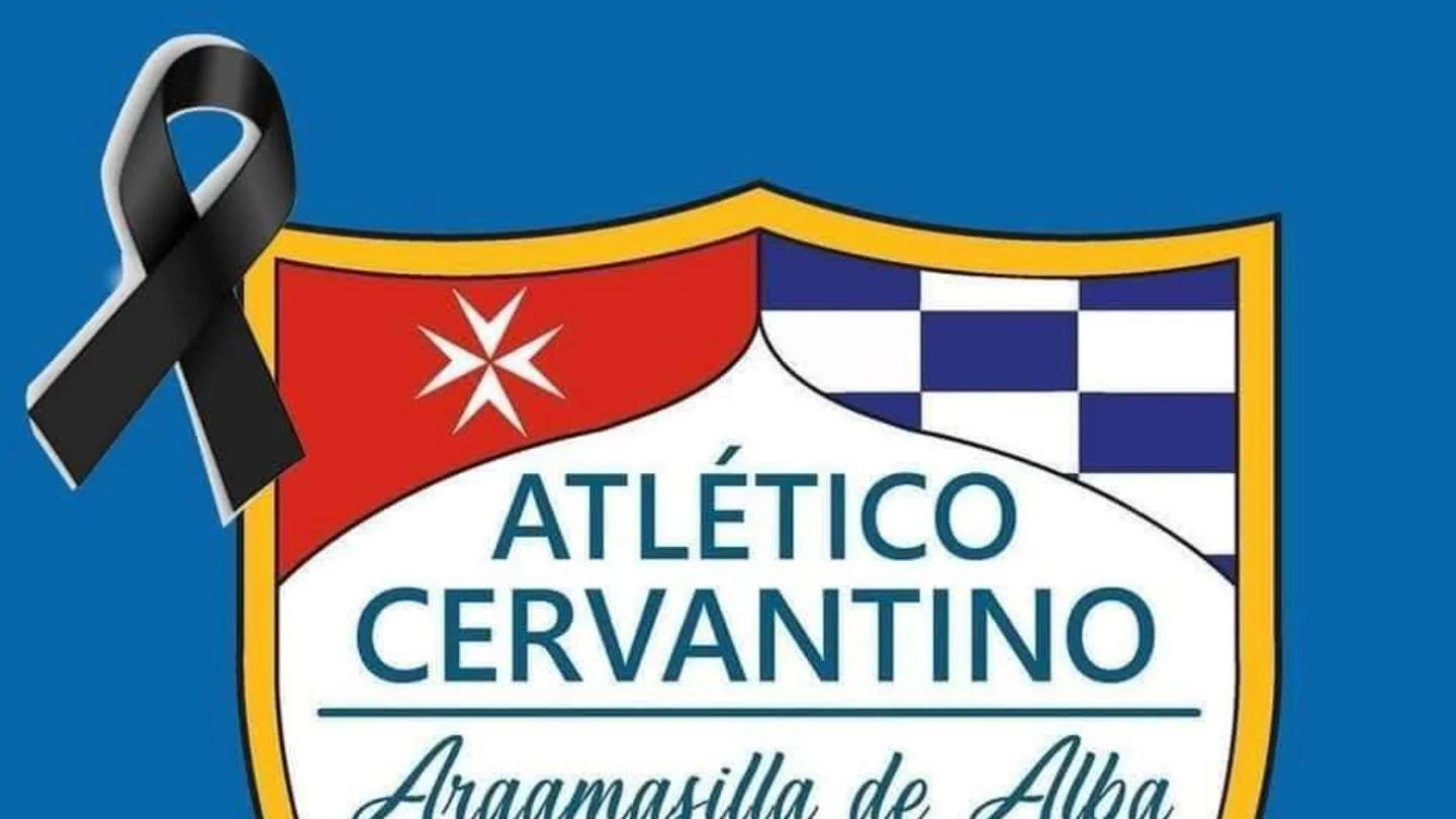 Escudo del Atlético Cervantino con un crespón negro en señal de luto por los fallecidos Escudo del Atlético Cervantino con un crespón negro en señal de luto por los fallecidos