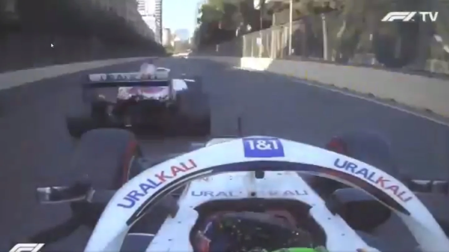 Acción entre Nikita Mazepin y Mick Schumacher en Bakú Acción entre Nikita Mazepin y Mick Schumacher en Bakú