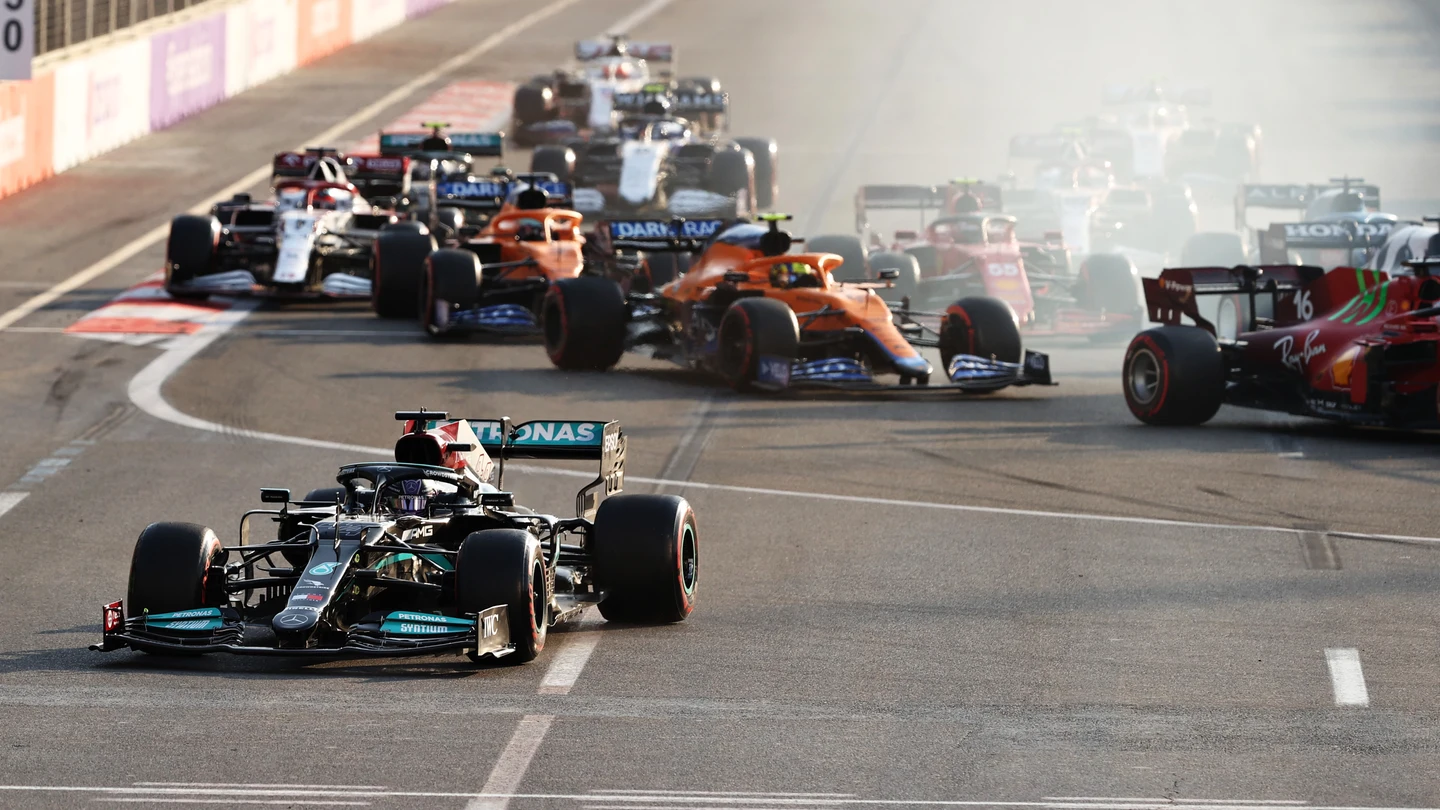 Lewis Hamilton se sale por la escapatoria en Bakú Lewis Hamilton se sale por la escapatoria en Bakú