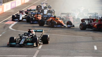 Lewis Hamilton se sale por la escapatoria en Bakú