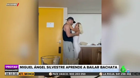 Miguel Ángel Silvestre sorprende con este sensual baile al ritmo de bachata Miguel Ángel Silvestre sorprende con este sensual baile al ritmo de bachata