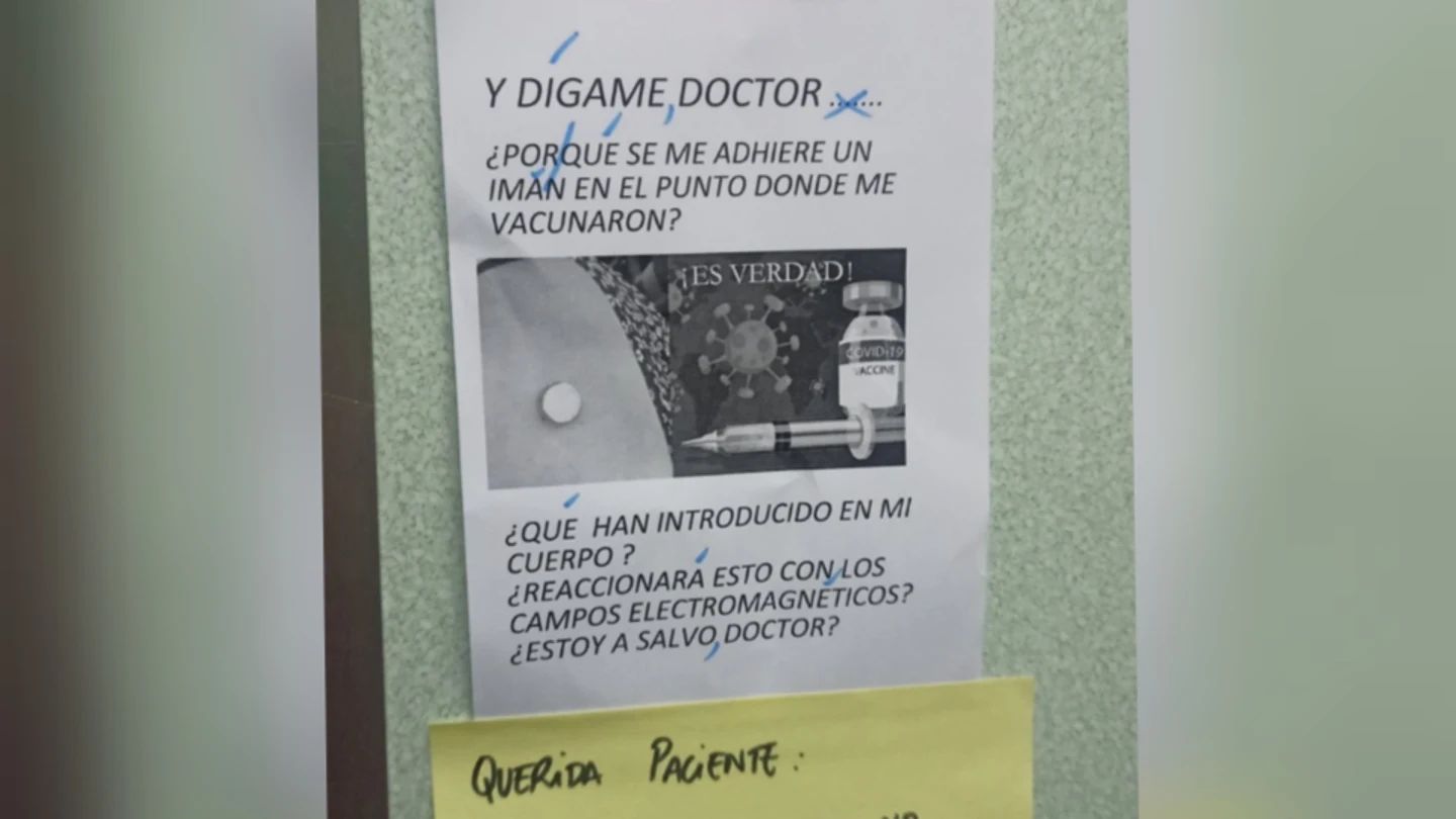 Arrasa en las redes con su respuesta al cartel que su vecina negacionista había colgado en el portal Arrasa en las redes con su respuesta al cartel que su vecina negacionista había colgado en el portal
