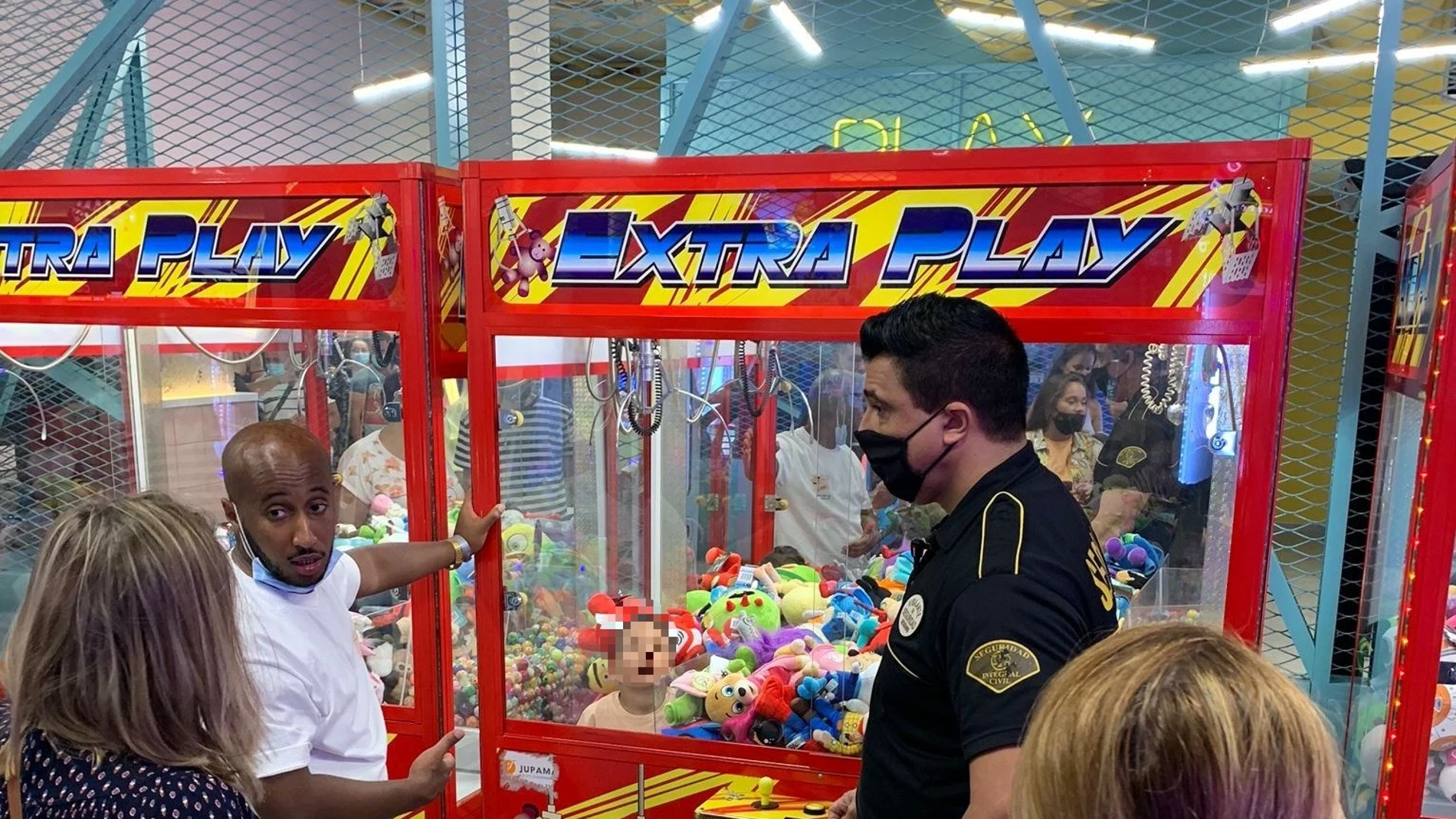 Sorprendente: un niño queda atrapado dentro de una máquina recreativa en Las Palmas de Gran Canaria