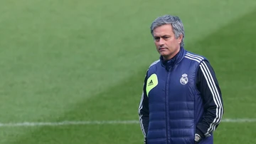 José Mourinho, en un entrenamiento dirigiendo al Real Madrid