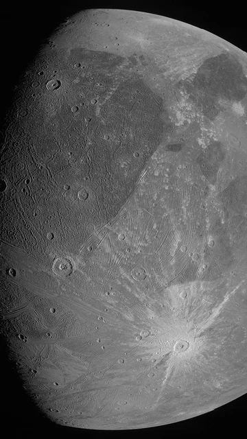 Imagen de Ganímedes tomada por el generador de imágenes JunoCam el 7 de junio de 2021 