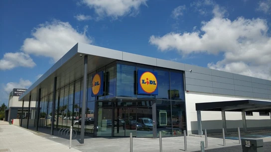 Imagen de archivo de un supermercado Lidl Imagen de archivo de un supermercado Lidl