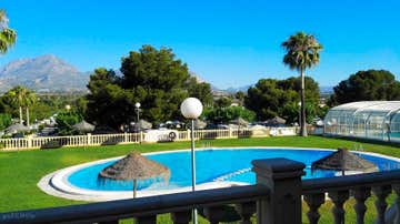Vista del camping El Racó, en Benidorm, destacado entre los destinos más populares por Pitchup