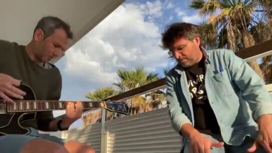 Jordi &Eacute;vole canta 'Grita' para homenajear a Pau Don&eacute;s un a&ntilde;o despu&eacute;s de su muerte