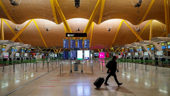 La terminal T4 del aeropuerto de Barajas en Madrid. La terminal T4 del aeropuerto de Barajas en Madrid.