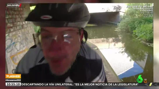 Graba el momento en el que choca de frente con otro ciclista Graba el momento en el que choca de frente con otro ciclista