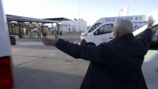 El jefe de 'Telefurgo' estalla al descubrir que han entregado un vehículo con la rueda pinchada El jefe de 'Telefurgo' estalla al descubrir que han entregado un vehículo con la rueda pinchada