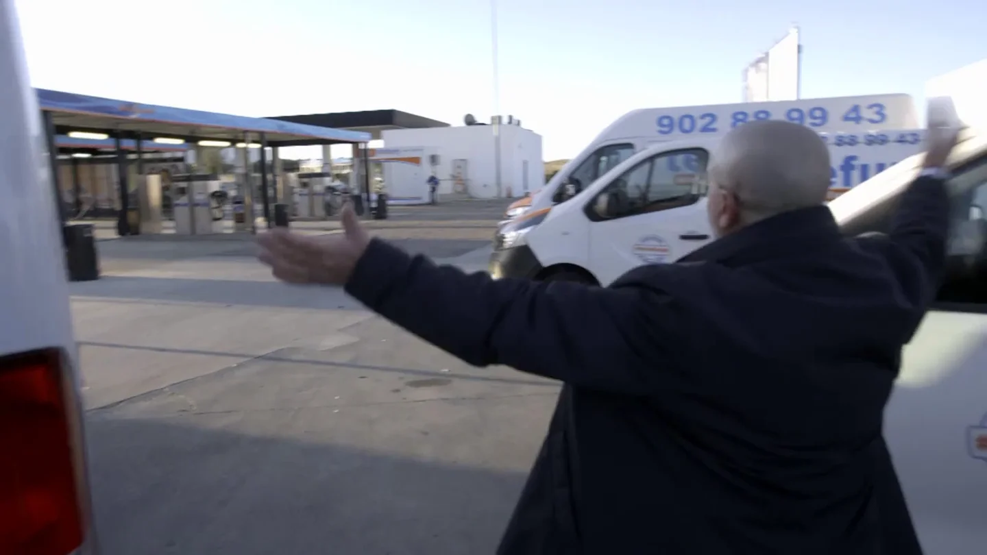 El jefe de 'Telefurgo' estalla al descubrir que han entregado un vehículo con la rueda pinchada El jefe de 'Telefurgo' estalla al descubrir que han entregado un vehículo con la rueda pinchada