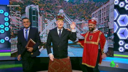 Wyoming y Dani Mateo coronan a Juan Carlos I como nuevo rey de Andorra: "Lo hará con el nombre de El Rubius II" Wyoming y Dani Mateo coronan a Juan Carlos I como nuevo rey de Andorra: "Lo hará con el nombre de El Rubius II"